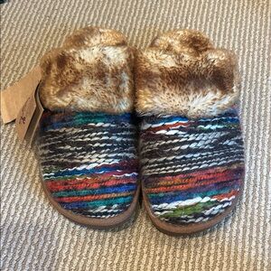 NWT DIJE Sherpa colorful house slippers size 37 euro 6-7